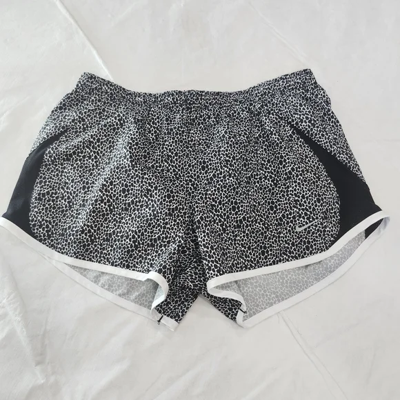 Nike Size Small Women's Black and White Running Shorts - Picture 1 of 9